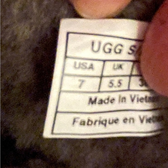 UGG Gray Buttoned Shearling Boots Size 7 Women’s GUC - Picture 9 of 11